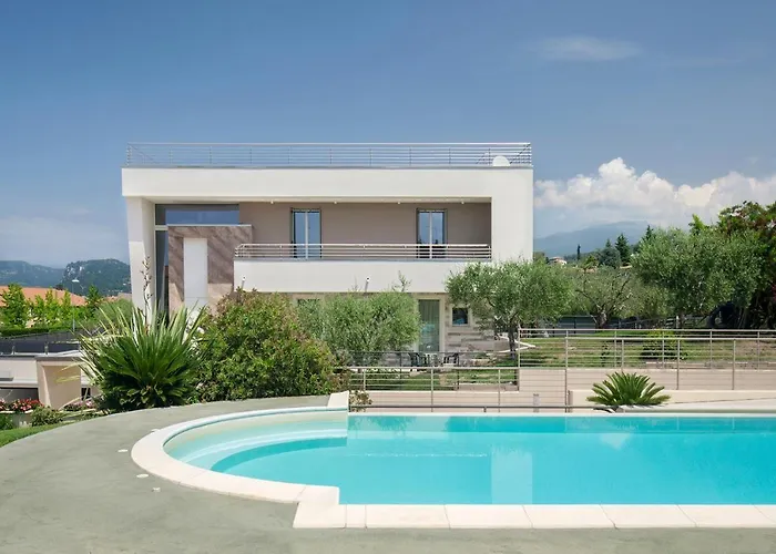 Aurora-holiday Apt3 * Bardolino