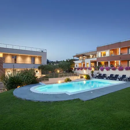 Aurora-holiday Apt3 * Bardolino