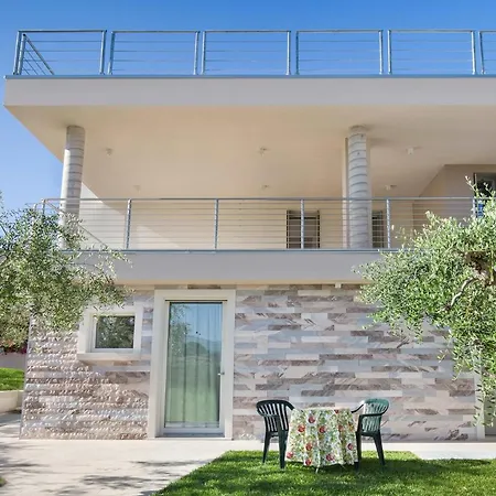 Aurora-holiday Apt3 דירה